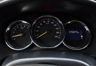 Подержанный автомобиль Renault Logan Sedan 2014 года (14 фото)