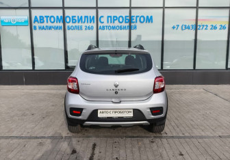 Подержанный автомобиль Renault Sandero 2016 года (4 фото)