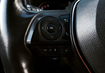 Подержанный автомобиль Toyota RAV4 2022 года (12 фото)