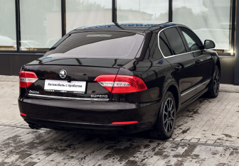 Подержанный автомобиль Skoda Superb Liftback 2013 года (5 фото)