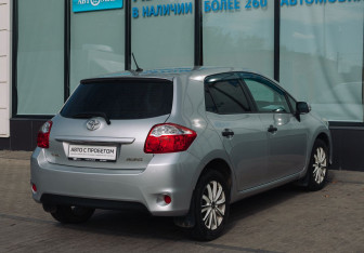 Подержанный автомобиль Toyota Auris Hatchback 2012 года (5 фото)