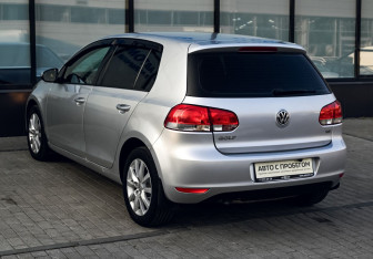 Подержанный автомобиль Volkswagen Golf Hatchback 2012 года (3 фото)