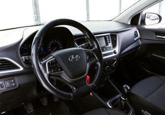 Подержанный автомобиль Hyundai Solaris Sedan 2017 года (17 фото)