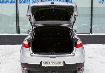 Подержанный автомобиль Renault Megane Hatchback 2012 года (18 фото)