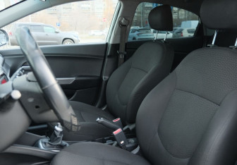 Подержанный автомобиль Kia Rio Sedan 2014 года (16 фото)