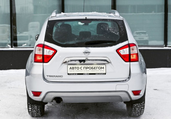 Подержанный автомобиль Nissan Terrano 2017 года (4 фото)