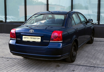 Подержанный автомобиль Toyota Avensis Liftback 2005 года (5 фото)
