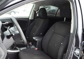 Подержанный автомобиль Toyota Corolla Sedan 2012 года (14 фото)