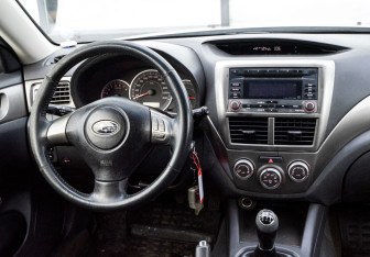 Подержанный автомобиль Subaru Impreza Hatchback 2008 года (11 фото)