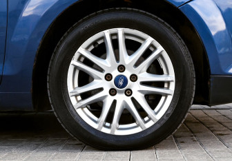 Подержанный автомобиль Ford Focus Sedan 2006 года (21 фото)