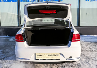 Подержанный автомобиль Volkswagen Passat Sedan 2012 года (20 фото)