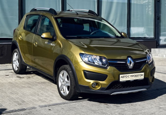 Подержанный автомобиль Renault Sandero 2017 года (7 фото)