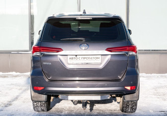 Подержанный автомобиль Toyota Fortuner 2020 года (4 фото)