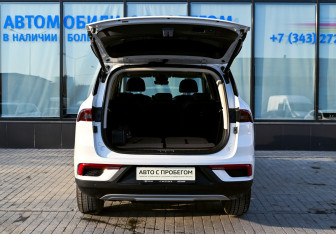 Подержанный автомобиль Geely Okavango 2022 года (22 фото)