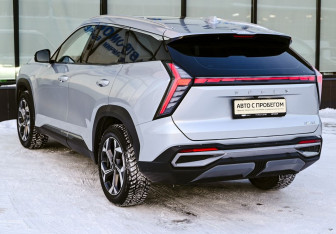 Подержанный автомобиль Geely Atlas 2024 года (3 фото)