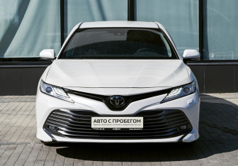 Подержанный автомобиль Toyota Camry Sedan 2019 года (8 фото)