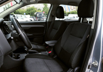 Подержанный автомобиль Mitsubishi Outlander 2013 года (14 фото)