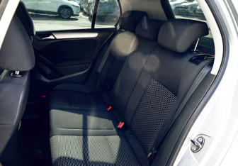 Подержанный автомобиль Volkswagen Golf Hatchback 2010 года (15 фото)