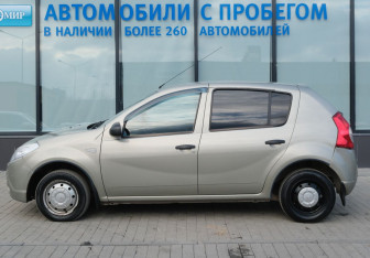 Подержанный автомобиль Renault Sandero 2012 года (2 фото)