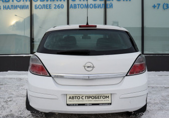 Подержанный автомобиль Opel Astra Hatchback 2012 года (4 фото)