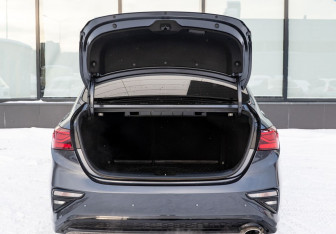 Подержанный автомобиль Kia Cerato Sedan 2018 года (20 фото)