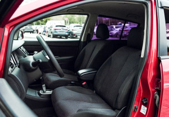 Подержанный автомобиль Nissan Tiida Hatchback 2012 года (15 фото)