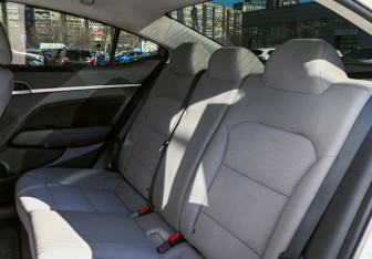 Подержанный автомобиль Hyundai Elantra Sedan 2019 года (15 фото)