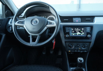 Подержанный автомобиль Skoda Rapid Liftback 2016 года (10 фото)