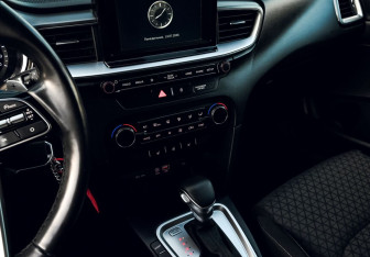 Подержанный автомобиль Kia Ceed Wagon 2019 года (9 фото)