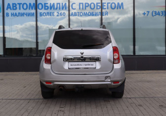 Подержанный автомобиль Renault Duster 2012 года (4 фото)