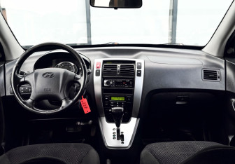 Подержанный автомобиль Hyundai Tucson 2007 года (17 фото)