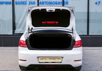 Подержанный автомобиль Peugeot 408 2016 года (18 фото)