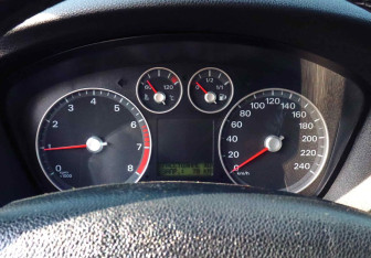 Подержанный автомобиль Ford Focus Sedan 2006 года (10 фото)