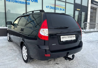 Подержанный автомобиль LADA (ВАЗ) Priora Wagon 2011 года (3 фото)