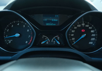 Подержанный автомобиль Ford Kuga 2015 года (14 фото)