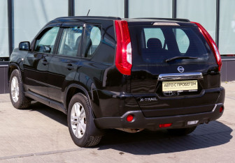 Подержанный автомобиль Nissan X-Trail 2012 года (3 фото)