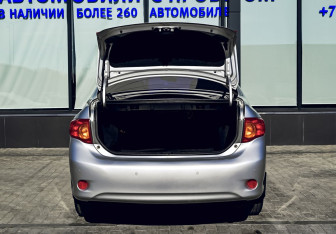 Подержанный автомобиль Toyota Corolla Sedan 2007 года (18 фото)