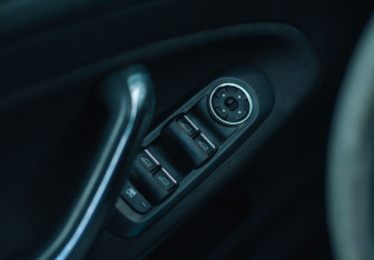 Подержанный автомобиль Ford Mondeo Liftback 2010 года (12 фото)