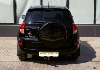 Подержанный автомобиль Toyota RAV4 2006 года (4 фото)