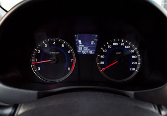 Подержанный автомобиль Hyundai Solaris Hatchback 2012 года (12 фото)