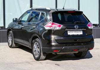Подержанный автомобиль Nissan X-Trail 2015 года (3 фото)