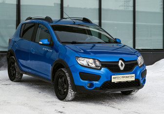Подержанный автомобиль Renault Sandero 2015 года (7 фото)