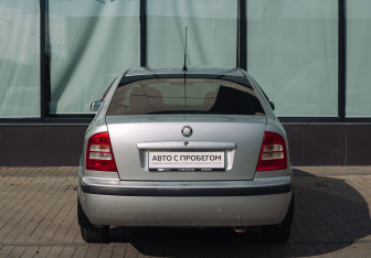 Подержанный автомобиль Skoda Octavia Liftback 2010 года (4 фото)