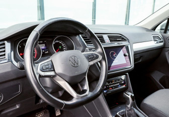 Подержанный автомобиль Volkswagen Tiguan 2021 года (9 фото)