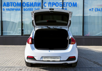 Подержанный автомобиль Kia Ceed Hatchback 2012 года (20 фото)