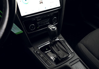 Подержанный автомобиль Skoda Superb Liftback 2013 года (10 фото)