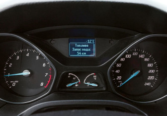 Подержанный автомобиль Ford Focus Sedan 2011 года (18 фото)