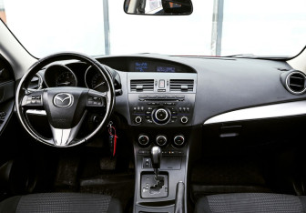 Подержанный автомобиль Mazda 3 Hatchback 2011 года (12 фото)