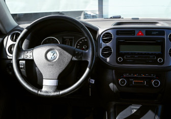 Подержанный автомобиль Volkswagen Tiguan 2010 года (21 фото)