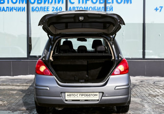 Подержанный автомобиль Nissan Tiida Hatchback 2008 года (19 фото)